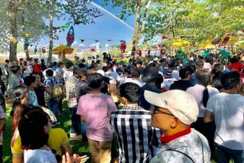 ភ្ញៀវទេសចរណ៌ ជាងប្រាំមួយម៉ឺននាក់ទៅលេងបុណ្យសង្ក្រាន្តសមុទ្រនៅខេត្តព្រះសីហនុ