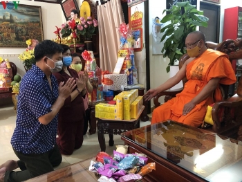 ប្រជាពលរដ្ឋខ្មែរប្រមាណជាង ៥០,៤០០ នាក់ប្រារព្ធពិធីបុណ្យចូលឆ្នាំថ្មីប្រពៃណី នៅតាមគេហដ្ឋានរៀងៗខ្លួន។
