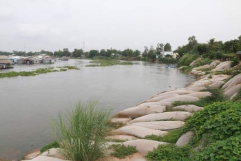 ក្រសួងមហាផ្ទៃ និងរដ្ឋបាលខេត្តកណ្តាល សម្រេចសាងសង់ទប់ច្រាំងទន្លេបាសាក់នៅស្រុកកោះធំ ជាប់ព្រំដែនវៀតណាម ក្រោយមានករណីបាក់ជាបន្តបន្ទាប់