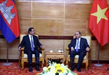 នាយករដ្ឋមន្ត្រីវៀតណាម លោក Nguyen Xuan Phuc ទទួលជួបពិភាក្សាជាមួយថ្នាក់ដឹកនាំកម្ពុជានិងឡាវ ដែលអញ្ជើញគោរពវិញ្ញាណក្ខន្ធអតីតប្រធានរដ្ឋ លោក Le Duc Anh