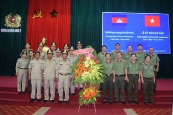 ពោពេញដោយមនោសញ្ចេតនានិងក្តីស្រឡាញ់របស់លោកគ្រូអ្នកគ្រូវៀតណាមចំពោះសិក្ខាកាមកម្ពុជា