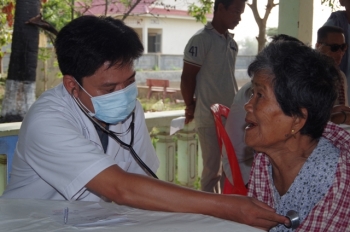ការពិនិត្យសុខភាពនិងការផ្គត់ផ្គង់ឱសថឥតគិតថ្លៃសម្រាប់ប្រជាជនកម្ពុជា
