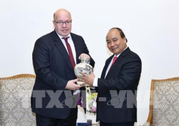 នាយករដ្ឋមន្ត្រី លោក Nguyen Xuan Phuc អញ្ជើញជួបសន្ទនាជាមួយរដ្ឋមន្ត្រីសេដ្ឋកិច្ចនិងថាមពលអាល្លឺម៉ង់,អគ្គនាយកប្រតិបត្តិនៃសម្ព័ន្ធក្រុមហ៊ុន VISA (អាមេរិក)