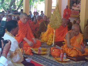 កម្ពុជាប្រារព្ធពិធីបុណ្យវិសាខបូជា យ៉ាងអធិកអធម នៅលើភ្នំព្រះរាជទ្រព្យ