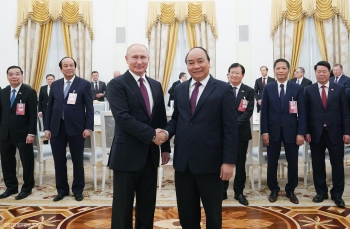 នាយករដ្ឋមន្ត្រីលោក Nguyen Xuan Phuc អញ្ជើញជួបសម្តែងការគួរសមប្រធានាធិបតីនិងប្រធាន Duma ជាតិរុស្ស៊ី