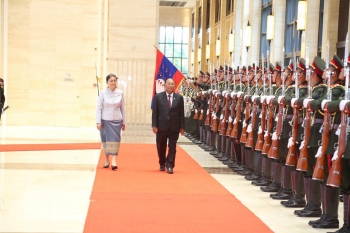 សម្តេច ហេង សំរិន ប្រធានរដ្ឋសភាកម្ពុជា ជួបពិភាក្សាការងារទ្វេភាគីជាមួយ ប្រធានរដ្ឋសភានៃសាធារណរដ្ឋប្រជាធិបតេយ្យប្រជាមានិតឡាវ