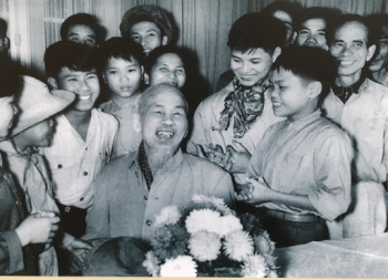 ទីក្រុងហាណូយនិងខេត្ត Nghe An មានសកម្មភាពជាច្រើនដើម្បីអបអរសាទរខួបលើកទី ១៣០ នៃថ្ងៃកំណើតរបស់លោកប្រធានហូជីមិញ