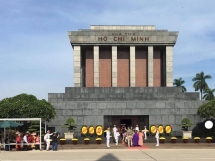ចាប់ពីថ្ងៃទី ១២ ខែឧសភា បន្តរៀបចំដំណើរមកទស្សនា និងចូលគោរពវិញ្ញាណក្ខ័ន្ធលោកប្រធាន Ho Chi Minh នៅវិមានតំកល់សពលោកប្រធាន Ho Chi Minh