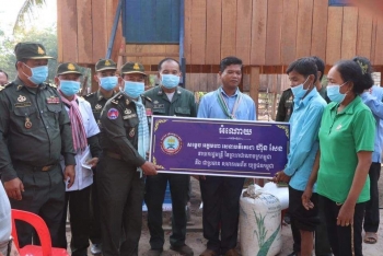 ផ្ទះថ្មី១ខ្នងជាអំណោយរបស់សម្ដេចតេជោ ហ៊ុន សែន ត្រូវប្រគល់ជូនគ្រួសារ អតីតយុទ្ធជនពិការ នៅស្រុកសណ្តាន់ ខេត្តកំពង់ធំ