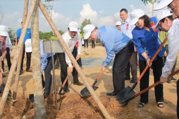 ទីក្រុងហូជីមិញបំផុសចលនា“ដាំដើមឈើដឹងគុណលោកប្រធានហូជីមិញជានិច្ច”