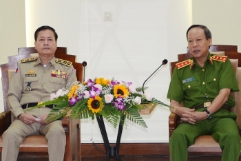 ក្រសួងនគរបាលវៀតណាម និងក្រសួងមហាផ្ទៃកម្ពុជា បង្កើនកិច្ចសហប្រតិបត្តិការលើការបង្រ្កាបបទល្មើសជួញដូរគ្រឿងញៀនតាមព្រំដែន។