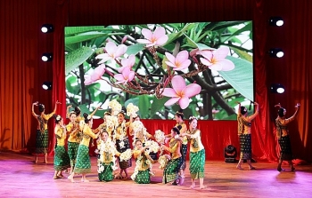 សិល្បករឡាវ ៤០  នាក់បានបញ្ចប់វគ្គបណ្តុះបណ្តាលហ្វឹកហ្វឺនរបស់អ្នកជំនាញវៀតណាមយ៉ាងជោគជ័យ