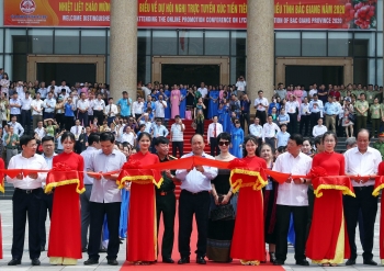 លោកនាយករដ្ឋមន្រ្តីវៀតណាម Nguyen Xuan Phuc អញ្ជើញចូលរួមព្រឹត្តិការណ៍នាំចេញផ្លែគូលែនទៅកាន់ទីផ្សារសំខាន់ៗនៅលើពិភពលោក