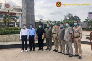 ក្រសួងនគរបាលវៀតណាមផ្តល់ជូនអំណោយដែលជាឧបករណ៍សម្ភារៈការពារសន្តិសុខសណ្ដាប់ធ្នាប់សាធារណៈជូនចំពោះក្រសួងមហាផ្ទៃកម្ពុជា
