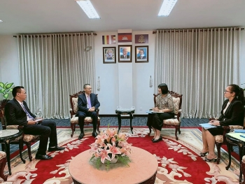 វៀតណាមកំពុងខិតខំអស់ពីកំលាំងកាយចិត្តដើម្បីសម្រួលដល់ការវិលត្រឡប់មកវៀតណាមវិញរបស់និស្សិតកម្ពុជាអោយបានឆាប់បំផុតតាមដែលអាចធ្វើបាន