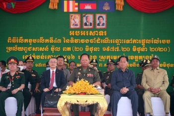 ប្រទេសកម្ពុជារំលឹកខួប៤៣ឆ្នាំ ថ្ងៃដែលសម្តេចតេជោ ហ៊ុន សែន និងយុទ្ធមិត្តធ្វើដំណើរផ្សងគ្រោះថ្នាក់ចាកចេញពីកម្ពុជា ដើម្បីស្វែងរកការរំដោះជាតិចេញពីរបបប្រល័យពូ