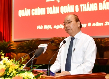 លោកនាយករដ្ឋមន្រ្តី Nguyen Xuan Phuc លើកសរសើរគណៈកម្មាធិការយោធាមជ្ឈឹមនិងក្រសួងការពារប្រទេសវៀតណាមក្នុងការបង្ការនិងទប់ស្កាត់នឹងជំងឺរាតត្បាត Covid-19