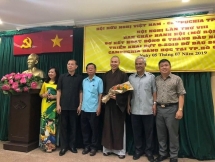បណ្តាអង្គការនិងគ្រួសារវៀតណាមបានធ្វើជាឪពុកម្តាយធម៍របស់និស្សិតកម្ពុជា ១០០ នាក់