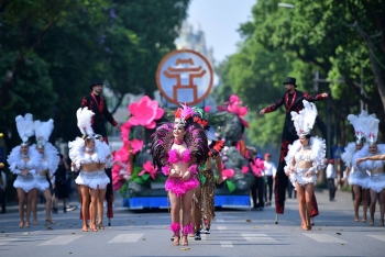 Carnival តាមដងវិថីអបអរសាទរខួបលើកទី២០ នៃទីក្រុងហាណូយទទួលបានគិត្តនាមជាទីក្រុងដើម្បីសន្តិភាព
