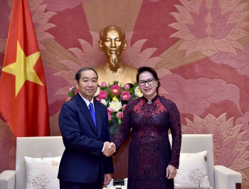 ប្រធានរដ្ឋសភាវៀតណាមទទួលជួបជាមួយប្រធានតុលាការប្រជាជនកំពូលឡាវ