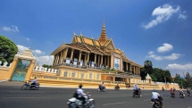 សេដ្ឋកិច្ច​កម្ពុជា នឹង​អាចងើប​ឡើងវិញ​នៅឆ្នាំក្រោយ បើទប់ស្កាត់ជម្ងឺរាតត្បាតកូវីដ១៩បាន
