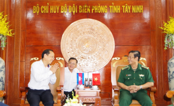 ឯកអគ្គរាជទូតនៃព្រះរាជាណាចក្រកម្ពុជាអញ្ជើញជួបសំដែងការគួរសមជាមួយថ្នាក់ដឹកនាំនៅមេបញ្ជាការដ្ឋានកងទ័ពការពារព្រំដែនខេត្ត Tay Ninh (វៀតណាម)