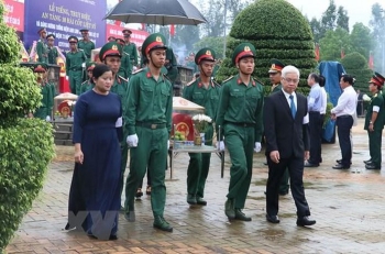 ខេត្ត Binh Phuoc ៖ពិធីគោរពវិញ្ញាណក្ខ័ន្ធនិងបញ្ចុះអដ្ឋិធាតុចំនួន ១០ របស់យុទ្ធជនពលីជីវិតក្នុងសង្រ្គាមនៅកម្ពុជា