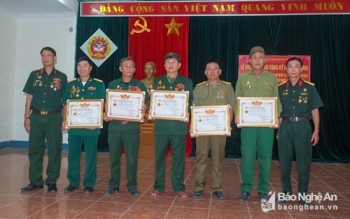 ពិធីបំពាក់គ្រឿងអនុស្សាវរីយ៍ជូនអ្នកជំនាញការវៀតណាមដែលជួយបដិវត្តន៍កម្ពុជា