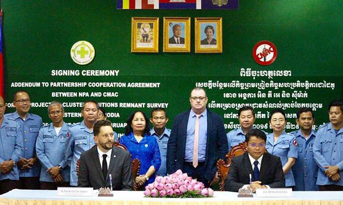 អាមេរិក​ផ្តល់​ជាង​ ៤២​ ម៉ឺន​ដូល្លារដល់​ស៊ីម៉ាក់​សម្រាប់​គម្រោង​ស្រាវជ្រាវ​សំណល់​គ្រាប់បែក​ចង្កោម​