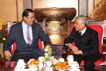 ការចូលរួមចំណែកយ៉ាងធំធេងរបស់ឧត្តមសេនីយ៍ឯកបំរុង Le Kha Phieu ក្នុងបដិវត្តកម្ពុជា