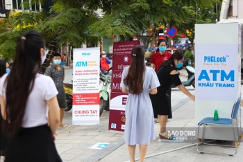 «ATM ម៉ាស់» ចែកម៉ាស់ឥតគិតថ្លៃដំបូងនៅទីក្រុងហាណូយបានបើកជាផ្លូវការហើយ