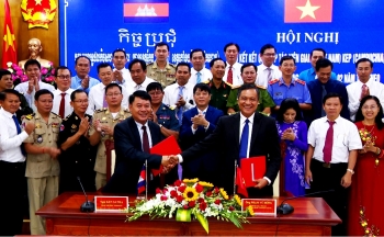 ខេត្តគៀនយ៉ាង (វៀតណាម) និងខេត្តកែប (កម្ពុជា) បង្កើតក្រុមការងារមួយសម្រាប់ខេត្តនីមួយៗដើម្បីផ្លាស់ប្តូរព័ត៌មានទៅវិញទៅមក