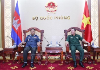 លោកឧត្តមសេនីយ៍ឯក Pham Ngoc Minh អញ្ជើញទទួលជួបមេបញ្ជាការរងកងរាជអាវុធហត្ថនៃកងយោធពលខេមរភូមិន្ទ
