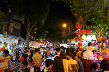 ទីក្រុងហាណូយមានសកម្មភាពដ៏រស់រវើកជាច្រើនក្នុងឱកាសទិវាបុណ្យសែនព្រះខែ