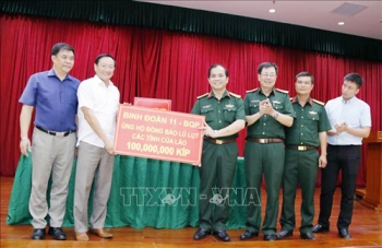 សហគមន៍ជនជាតិវៀតណាមនៅឡាវផ្តល់ជំនួយឧបត្ថម្ភដល់ប្រជាជនក្នុងតំបន់នានាដើម្បីជំនះពុះពារគ្រោះមហន្តរាយធម្មជាតិ