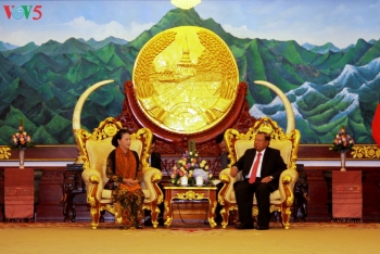 ប្រធានរដ្ឋសភាលោកស្រី Nguyen Thi Kim Ngan អញ្ជើញចូលជួបសម្តែងការគួរសម អគ្គលេខាបក្ស ប្រធានរដ្ឋឡាវ លោក Bounnhang Vorachit