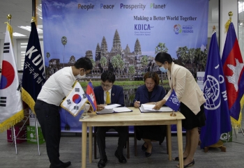 KOICA ផ្តល់ជំនួយសុខភាពជាបន្ទាន់ដល់ប្រជាពលរដ្ឋចំណាកស្រុកកម្ពុជាពីថៃ