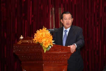 សម្ដេចតេជោ ហ៊ុន សែន រំលឹករឿងលំបាកបំផុតរបស់កម្ពុជា ក្រោយរំដោះចេញពីរបប ប៉ុល ពត ដែលគ្មានក្រដាសប្រាក់ចាយ ពលរដ្ឋប្រើវិធីដោះដូរទំនិញ