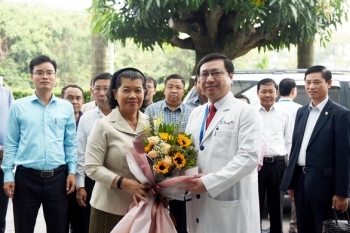 ឧបនាយករដ្ឋមន្រ្តីកម្ពុជា លោកស្រី ម៉ែនសំអន ចង់អោយប្រជាជនកម្ពុជាមកពិនិត្យជំងឺនៅប្រទេសវៀតណាមឲ្យបានច្រើនថែមទៀត