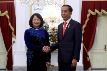 អនុប្រធានរដ្ឋវៀតណាមលោកស្រី Dang Thi Ngoc Thinh អញ្ជើញចូលរួមពិធីចូលកាន់តំណែងរបស់ប្រធានាធិបតីឥណ្ឌូនេស៊ីហើយជួបសន្ទនាជាមួយថ្នាក់ដឹកនាំប្រទេសជាច្រើន