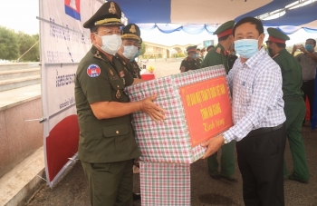 ខេត្តអានយ៉ាង (An Giang) ពង្រឹងកិច្ចសហប្រតិបត្តិការនិងគាំទ្រសម្រាប់ការការពារនិងទប់ស្កាត់ជំងឺរាតត្បាតកូវីដ១៩ជាមួយបណ្តាមូលដ្ឋាននានានៅកម្ពុជា