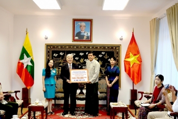 សមាគមមិត្តភាពវៀតណាម - មីយ៉ាន់ម៉ាជួយឧបត្ថម្ភថវិកាជាង ៥៤០ លានដុងដល់ប្រជាជនប្រទេសមិត្តដើម្បីទប់ស្កាត់នឹងជំងឺកូវីដ១៩