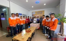 ប្រជាជនវៀតណាមនៅកម្ពុជាបន្តផ្តល់អំណោយដល់ប្រជាជននៅតំបន់ទឹកជំនន់នៃភាគកណ្តាលវៀតណាម