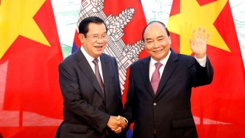 សម្ដេចតេជោ ហ៊ុន សែន ផ្ញើសារអរគុណ នាយករដ្ឋមន្ត្រីវៀតណាម ដែលបារម្ភពីកម្ពុជា ហើយសម្ដេចចូលរួមសោកសង្រេង ចំពោះការស្លាប់ និងបាត់ខ្លួនប្រជាជនវៀតណាមក្នុងគ្រោះធ
