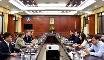 អង្គការអន្តរជាតិបញ្ជូនការគាំទ្រដល់ប្រជាជននៅតំបន់ភាគកណ្តាលប្រទេសវៀតណាមដែលរងគ្រោះដោយគ្រោះមហន្តរាយធម្មជាតិ