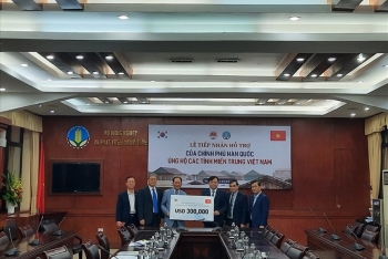 កូរ៉េខាងត្បូងនិងអូស្រ្តាលីបានជួយគាំទ្រដល់ប្រជាជនដែលរងគ្រោះដោយទឹកជំនន់នៅភាគកណ្ដាលវៀតណា