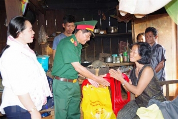 ពិនិត្យជំងឺនិងចែកថ្នាំដោយឥតគិតថ្លៃដល់ប្រជាជនក្រីក្រជាង ១.០០០ នាក់នៅកម្ពុជា