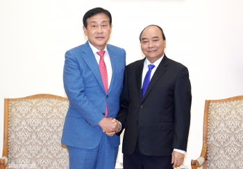 នាយករដ្ឋមន្រ្តី លោក Nguyen Xuan Phuc ទទួលជួបជាមួយប្រធានសម្ព័ន្ធក្រុមហ៊ុនហិរញ្ញវត្ថុ Hana របស់កូរ៉េខាងត្បូង