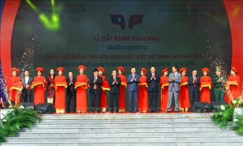 ពិធីបើកមហោស្រព “ចំណងមិត្តភាពពិសេសវៀតណាម - ឡាវ”នៅខេត្ត Nghe An
