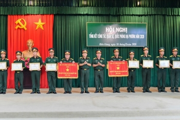 ព្រះរាជាណាចក្រកម្ពុជាបានប្រគល់មេដាយមិត្តភាពដល់មេបញ្ជាការដ្ឋានយោធាខេត្តគៀនយ៉ាង (Kien Giang)